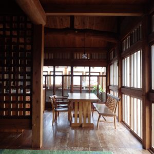 木の家　三段窓