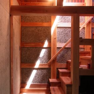 木の家　階段