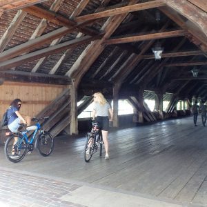 木の橋　自転車